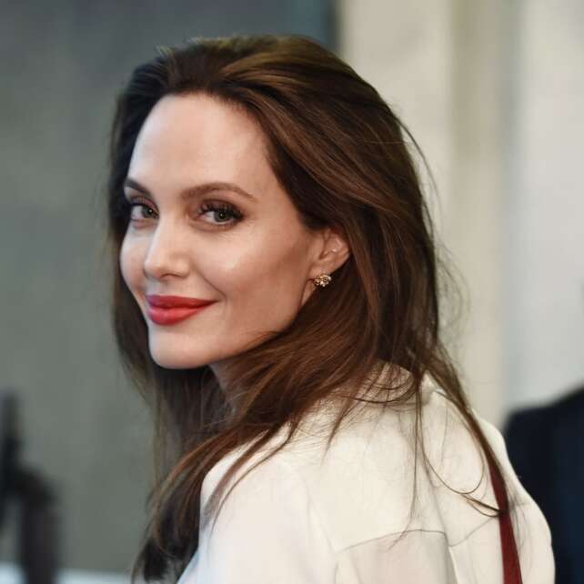 angelina-jolie-fashion-a-porter-01