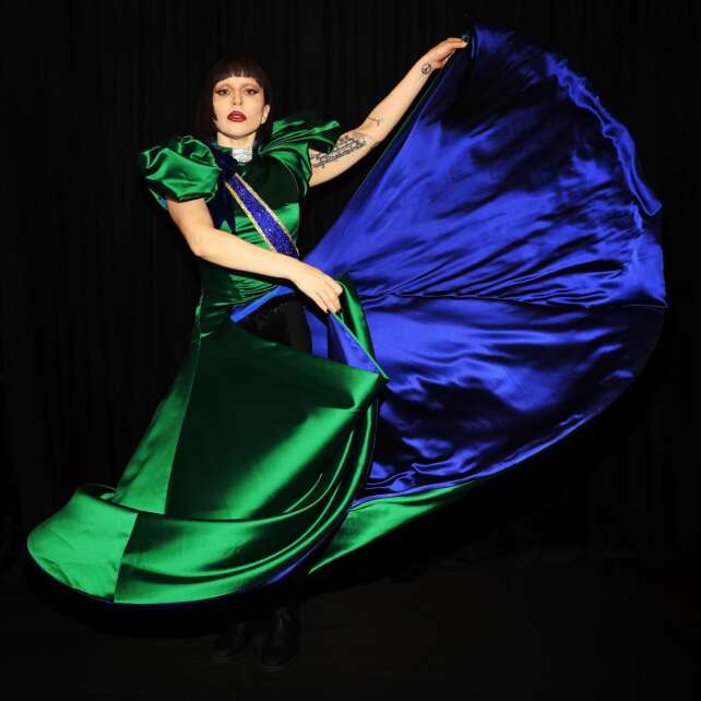 Lady Gaga usou look com as cores da bandeira do Brasil