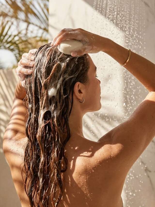 Como lavar o cabelo corretamente sem ressecar